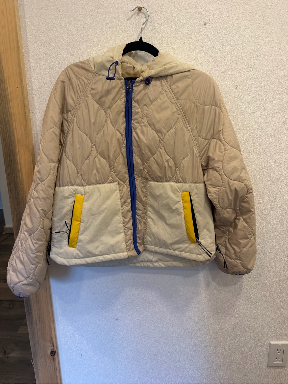 Zara Beige Quilted Hooded Jacket with Yellow Pocket Trim and Blue Zipper